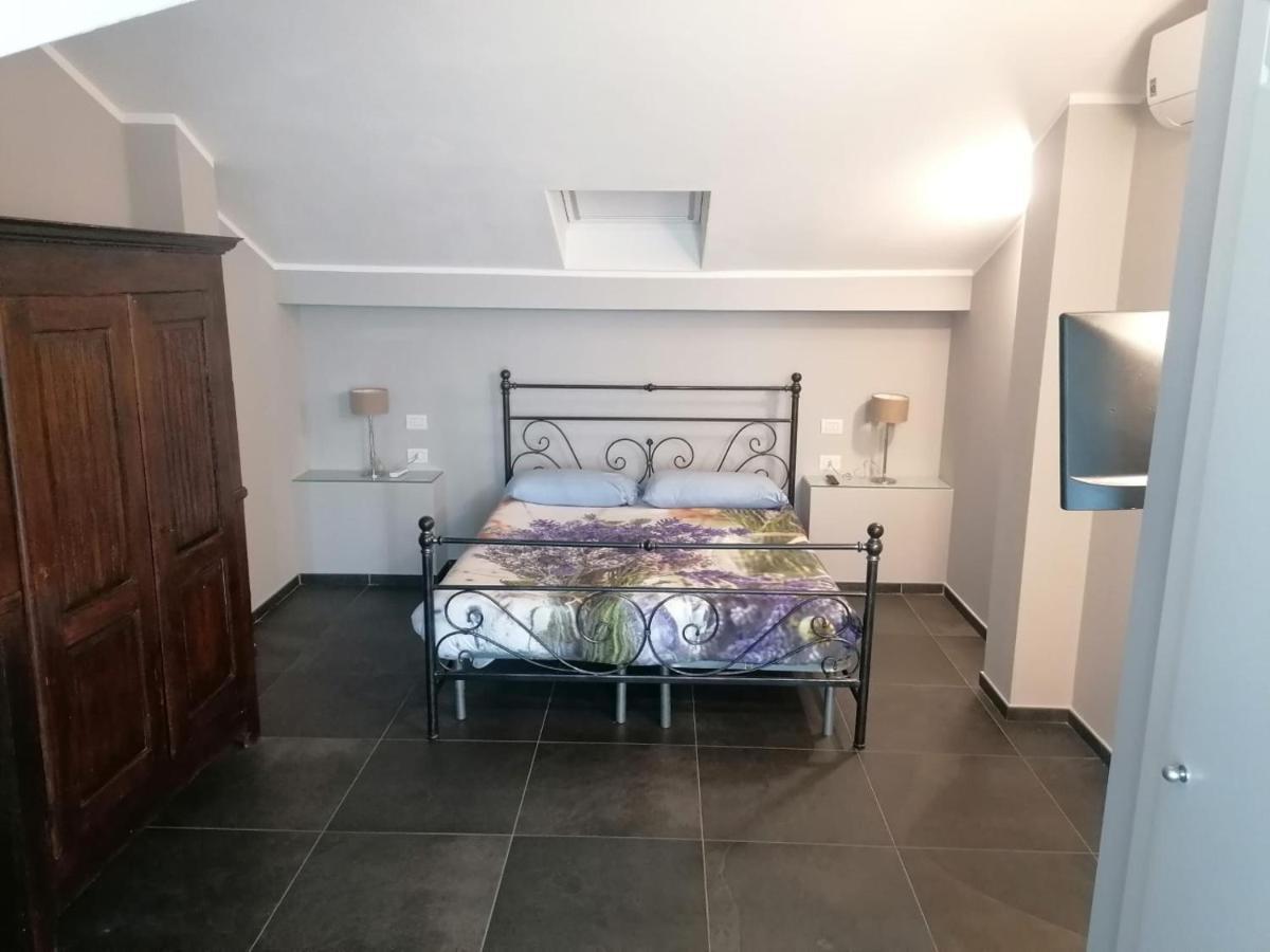 Collina Di Cloe Apartman Guarene Kültér fotó
